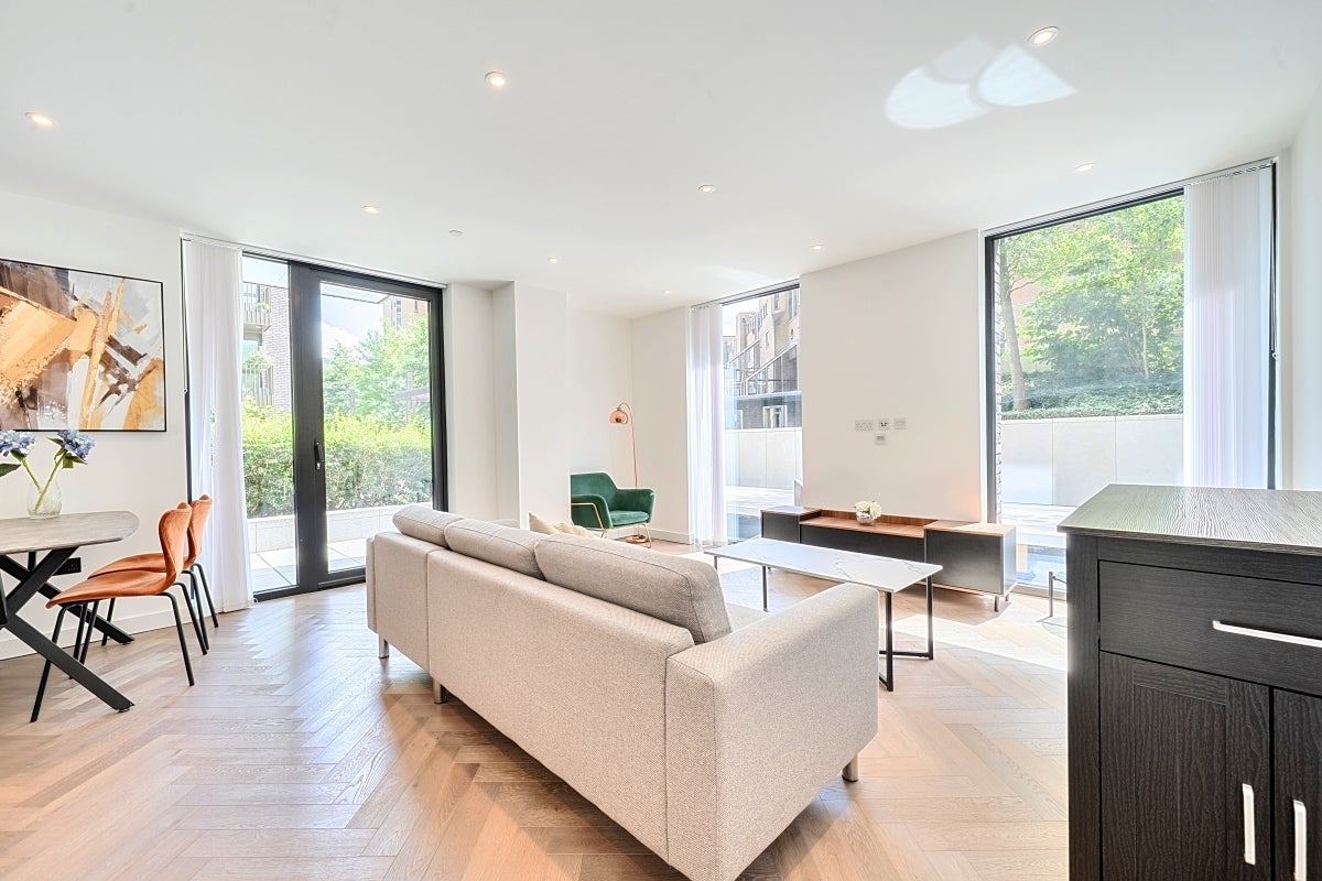 Flat Merino Gardens in Greater London