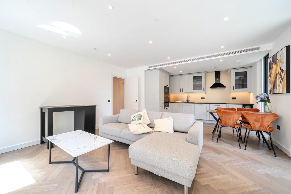 Flat Merino Gardens in Greater London