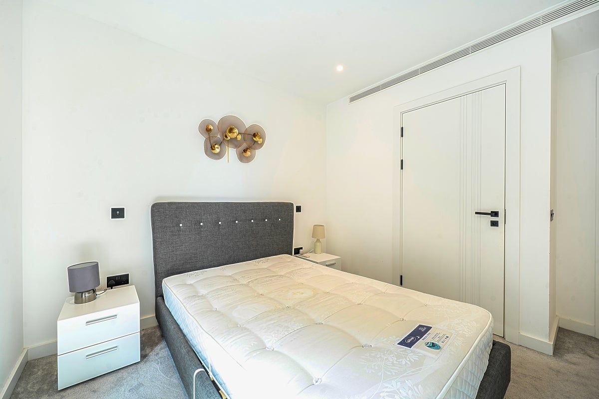 Flat Merino Gardens in Greater London
