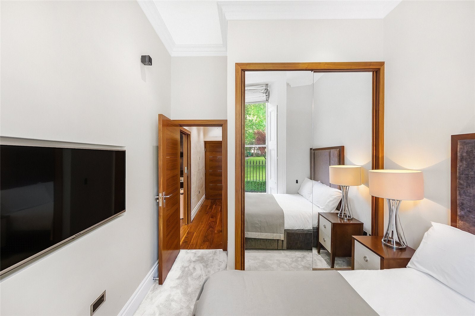 Flat Kensington Gardens Square in City of Westminster