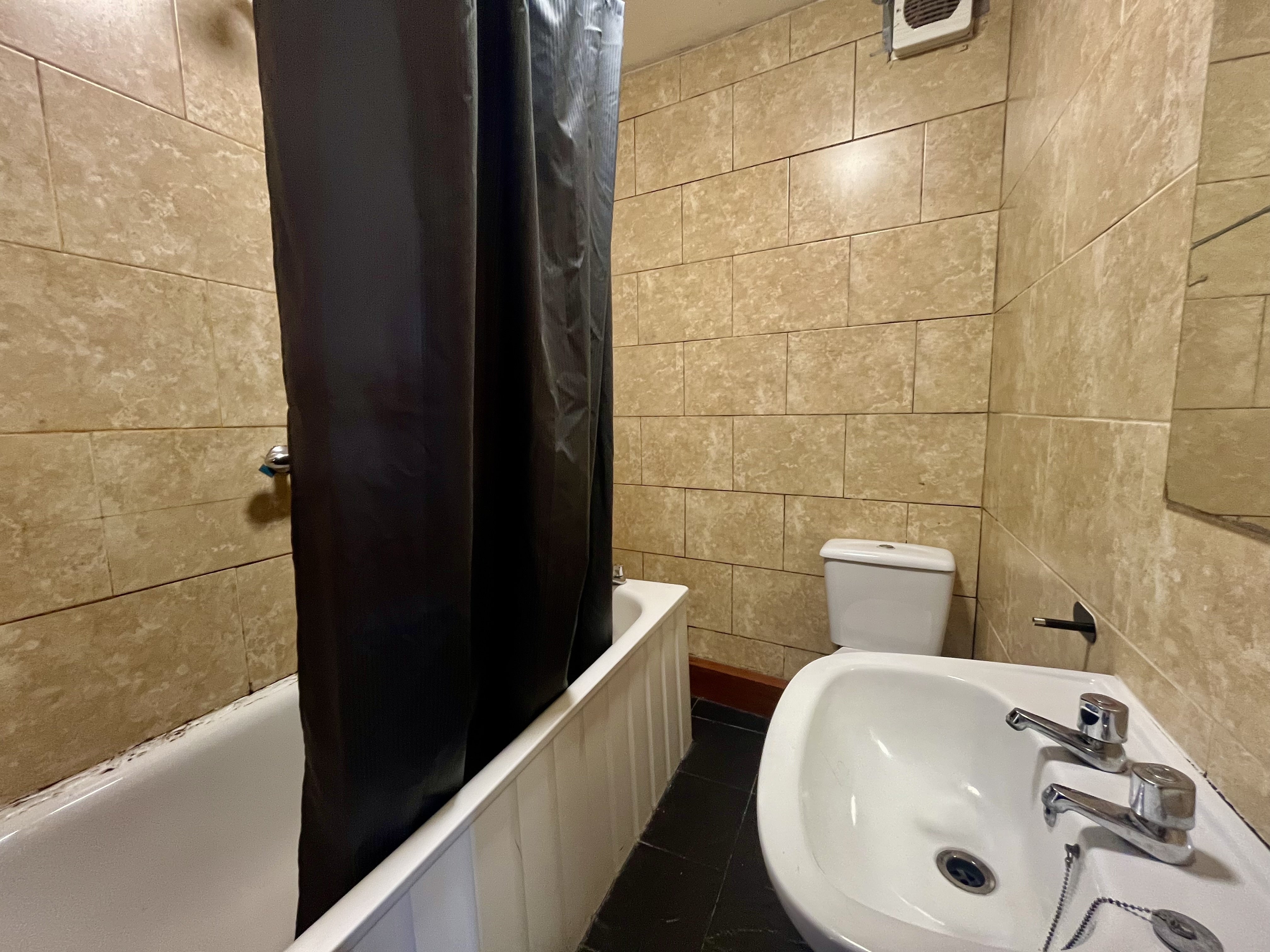 Room Stott Road in Leeds