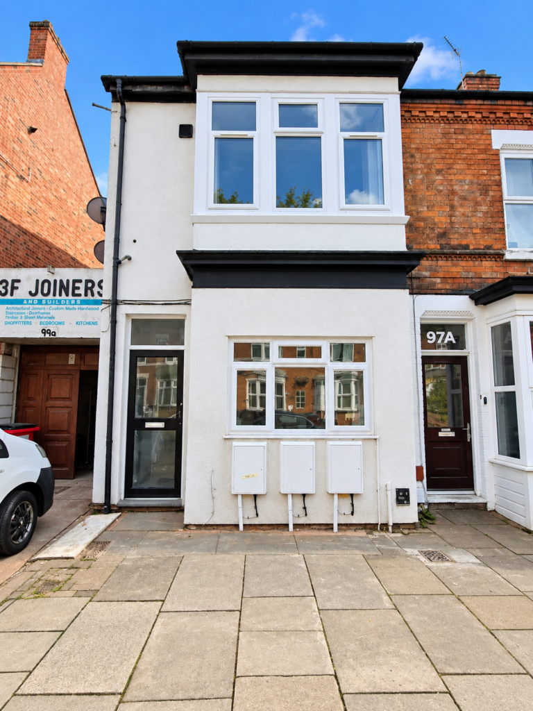 Flat Knighton Fields Road West in Leicester