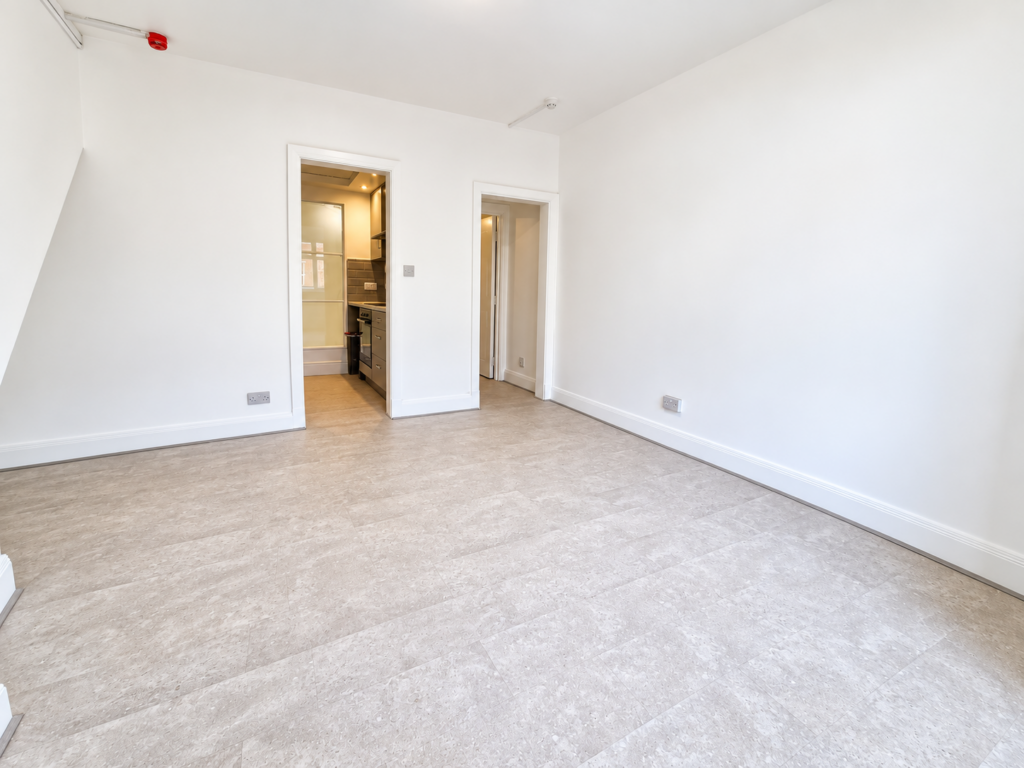 Flat Knighton Fields Road West in Leicester