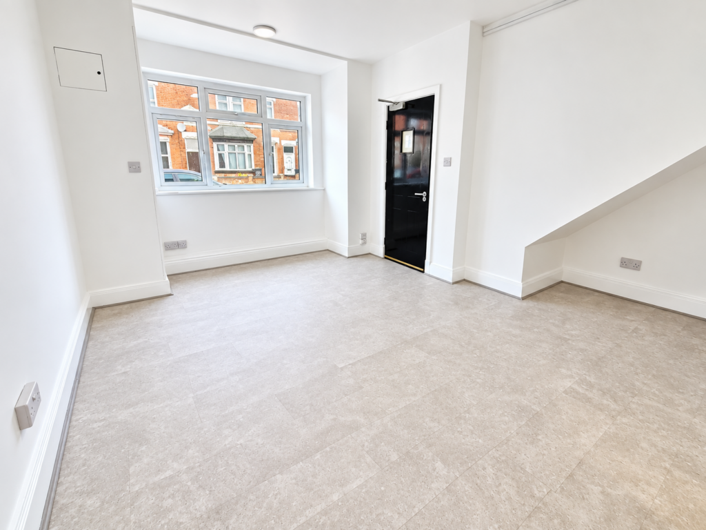 Flat Knighton Fields Road West in Leicester