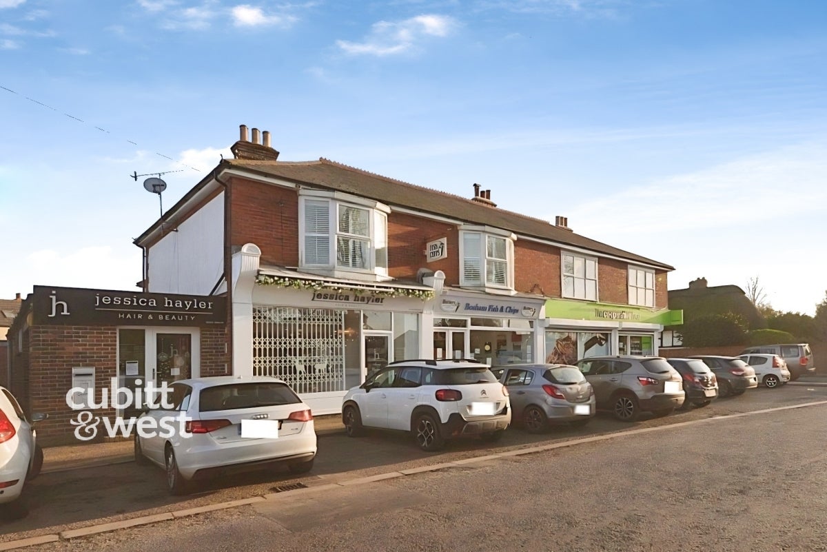 Flat Nyton Road in Arun
