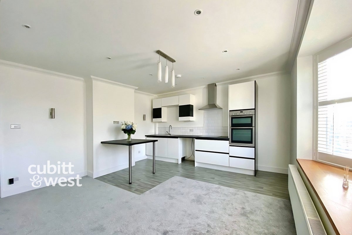 Flat Nyton Road in Arun