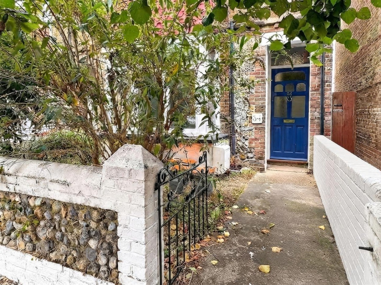 Flat Hook Lane in Arun