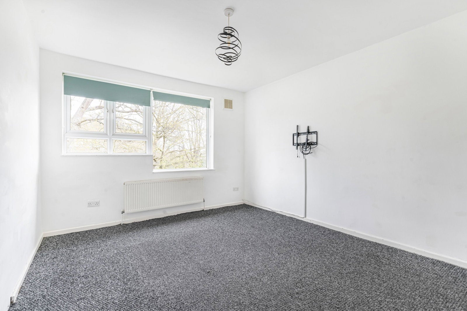 Flat Hall Drive in Greater London