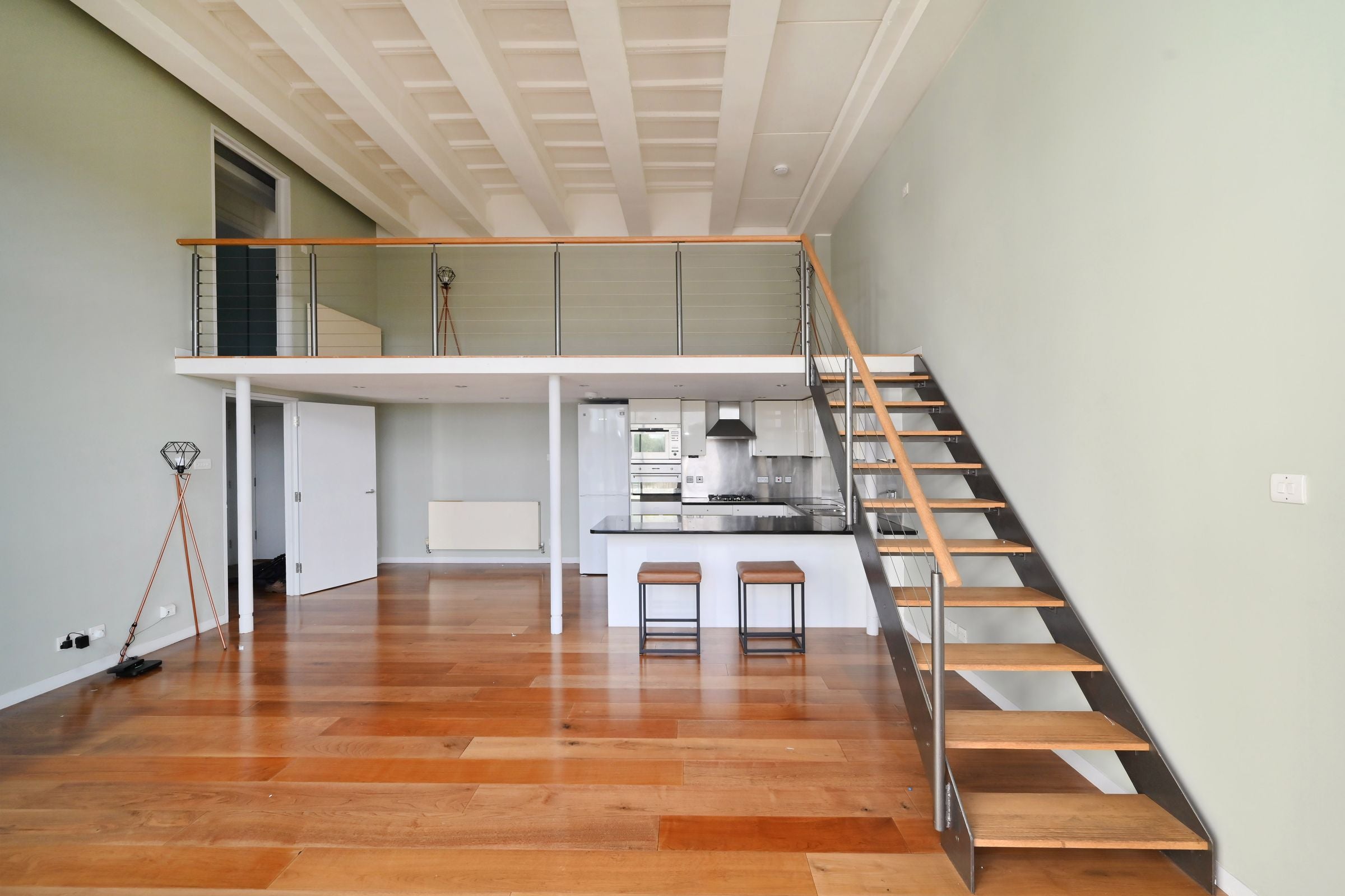 Flat Carnwath Road in Greater London