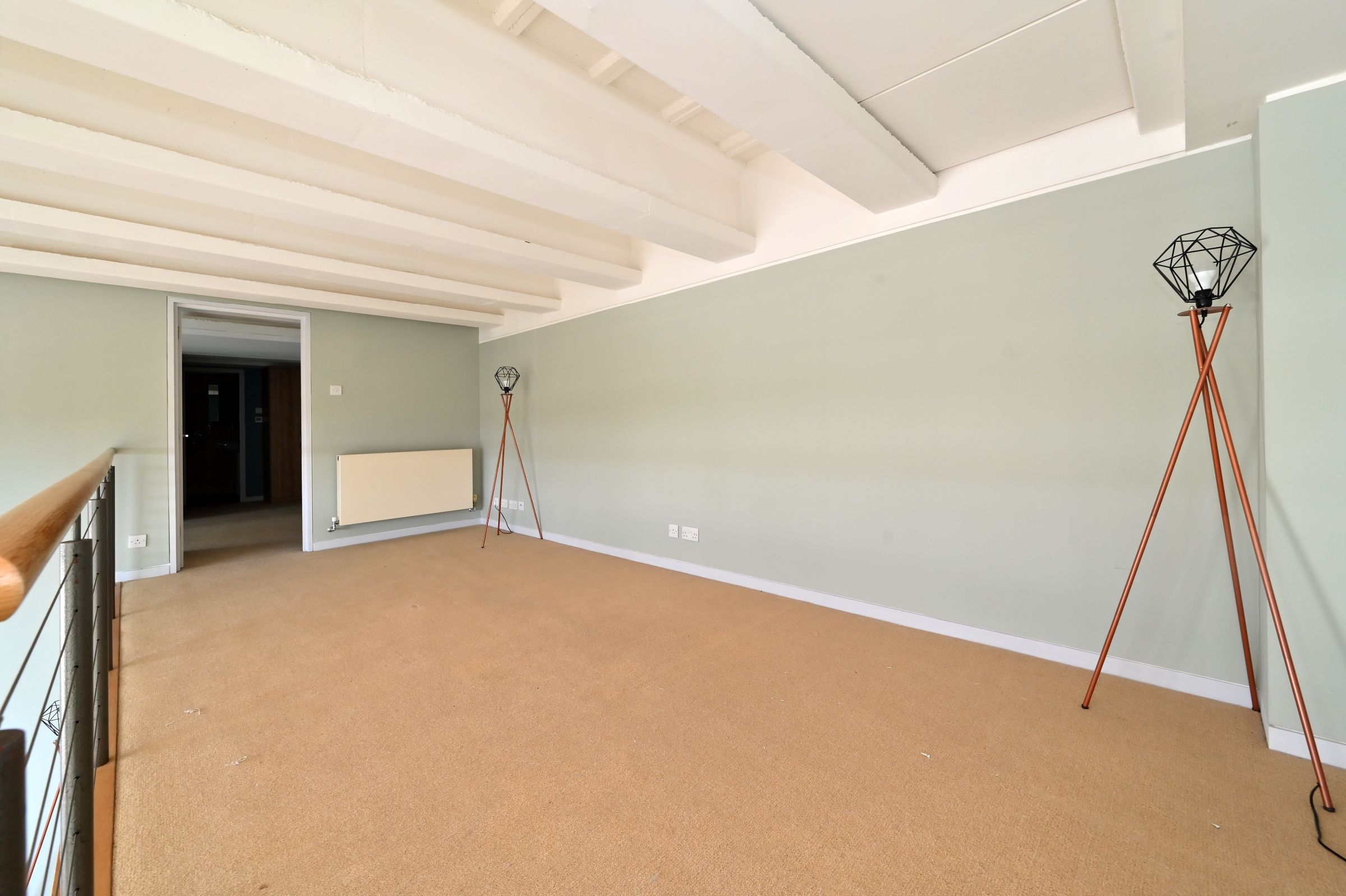 Flat Carnwath Road in Greater London