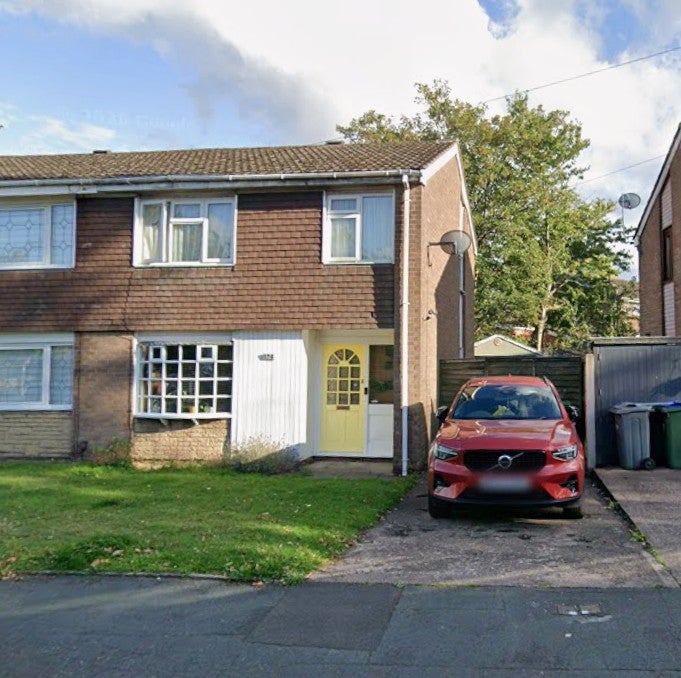 House Regis Heath Road in Sandwell