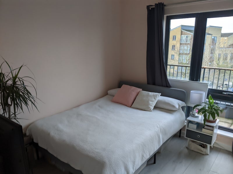 Flat Fishers Court in Greater London