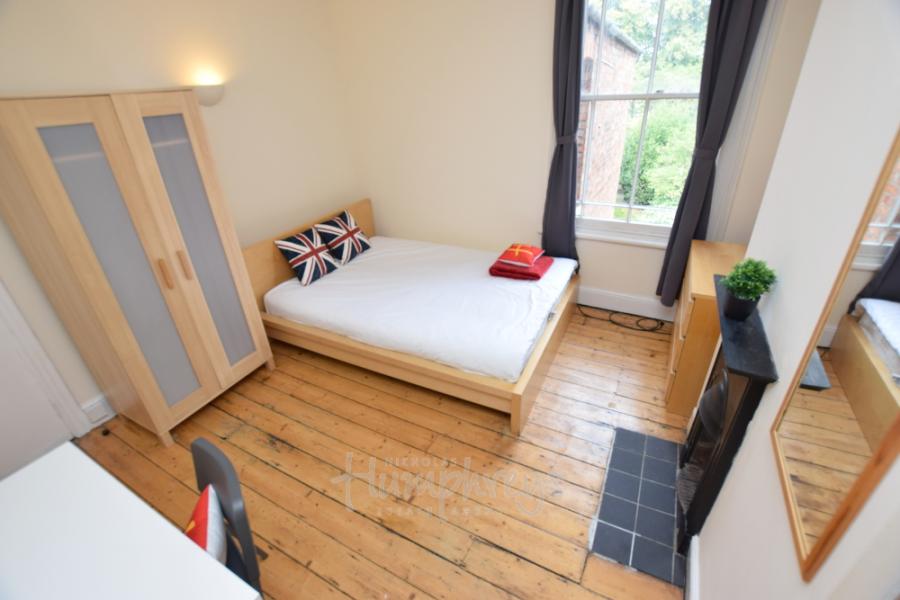 Room Colwyn Road in Northampton