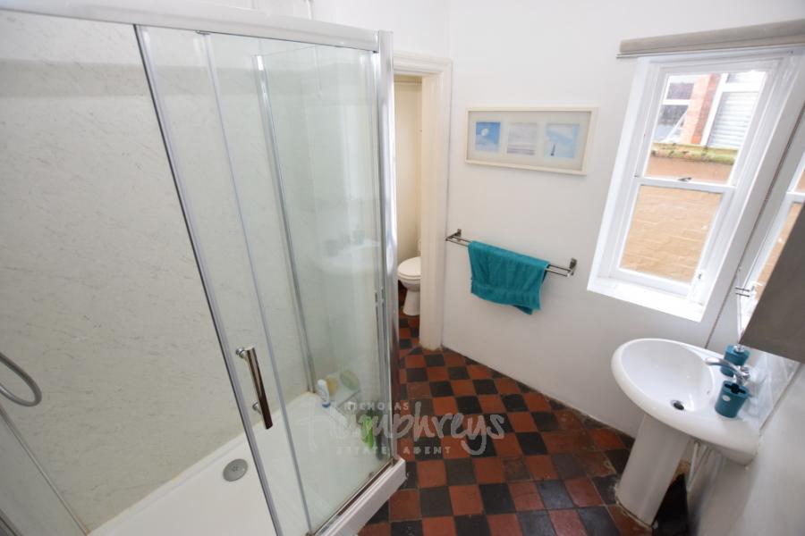 Room Colwyn Road in Northampton