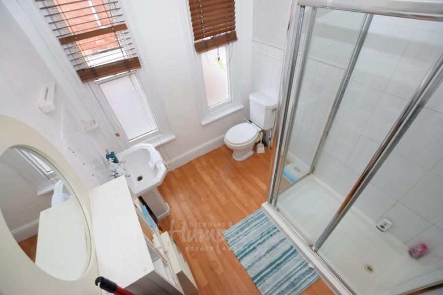 Room Colwyn Road in Northampton