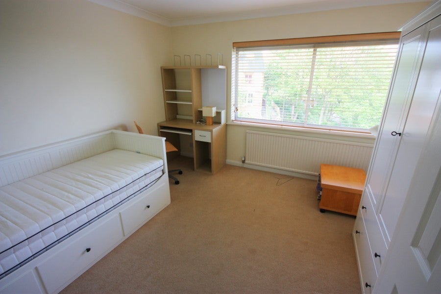 Flat The Mount in Guildford