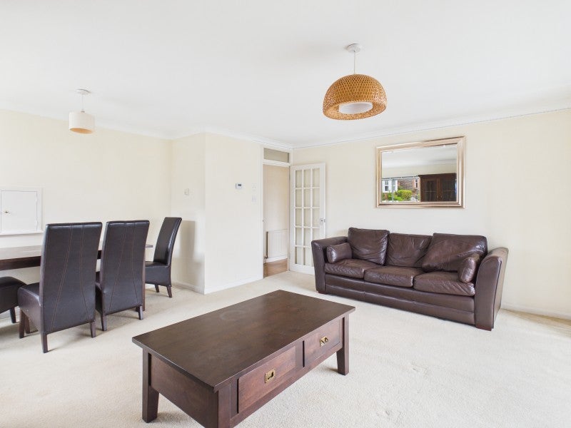 Flat The Mount in Guildford