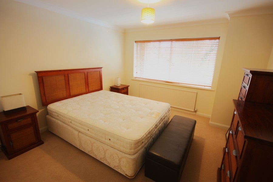 Flat The Mount in Guildford
