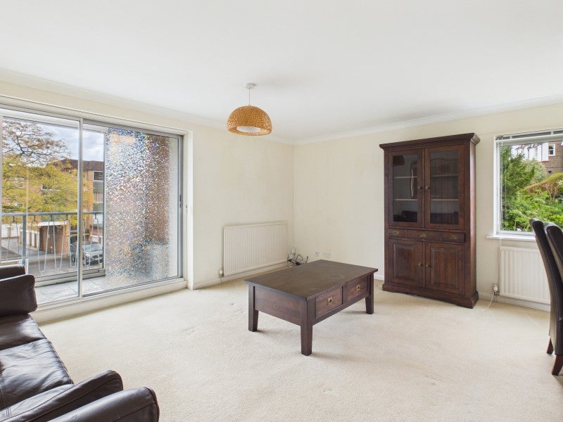 Flat The Mount in Guildford