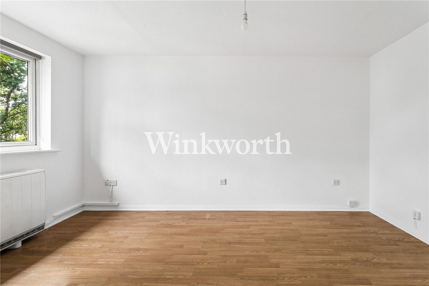 Flat Whitehead Close in Greater London