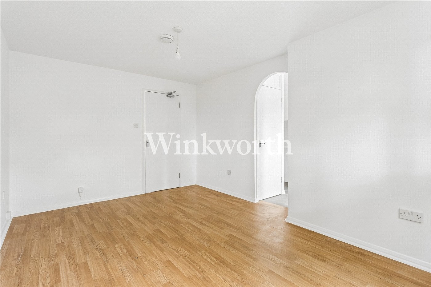 Flat Whitehead Close in Greater London