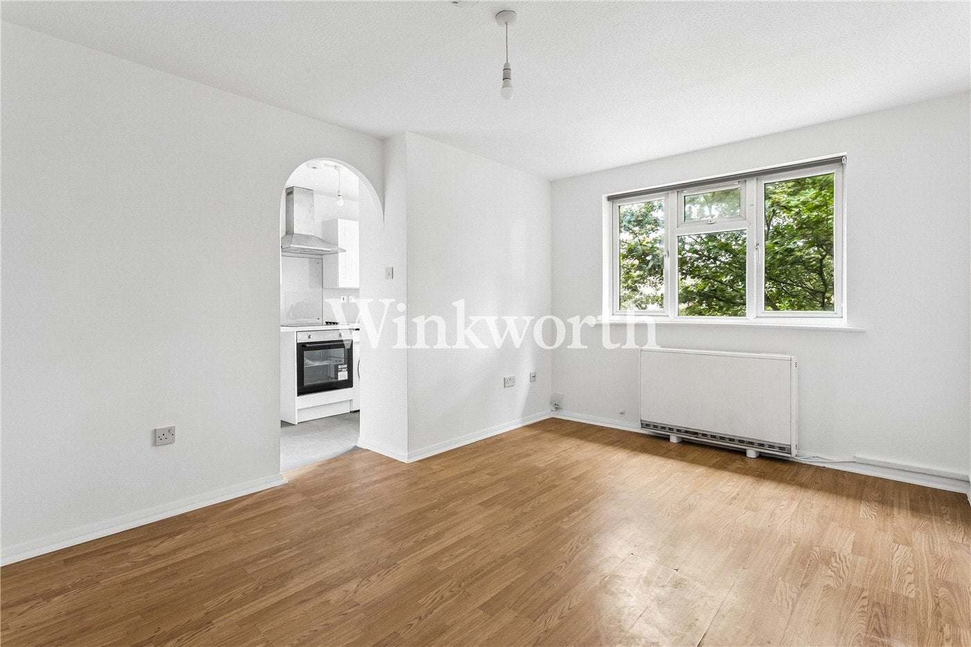 Flat Whitehead Close in Greater London