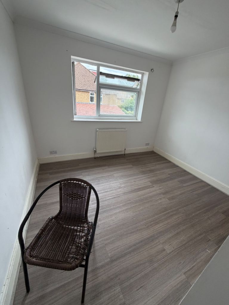 House Perry Close in Greater London