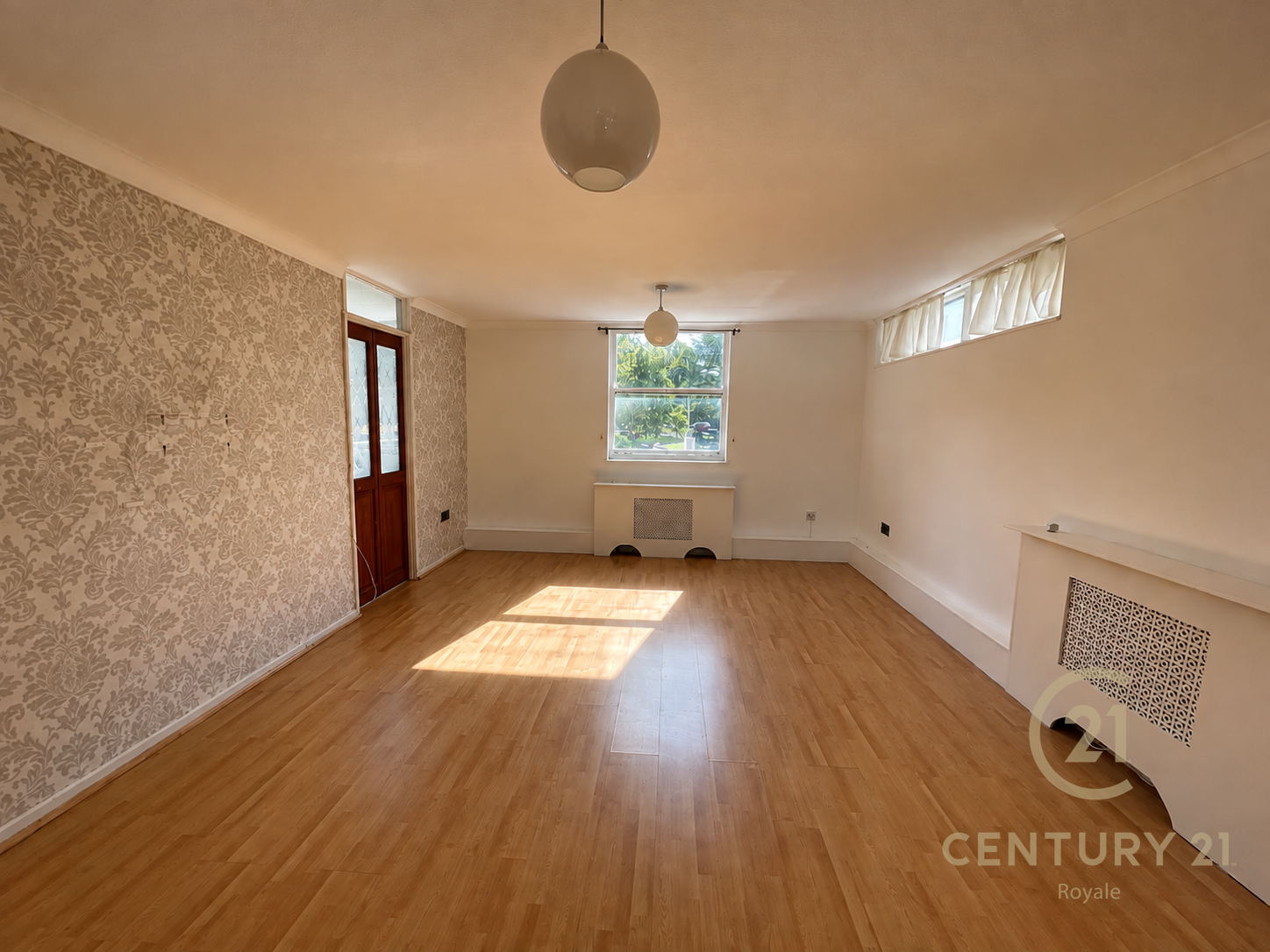Flat Cumberland House in Greater London
