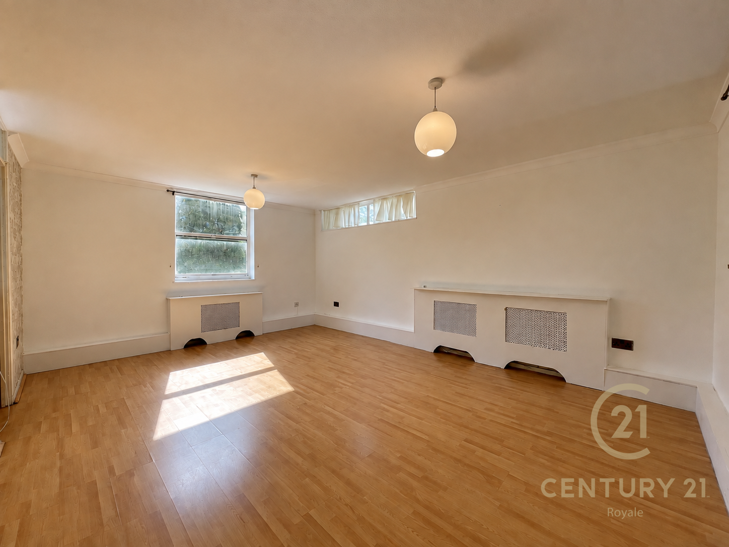 Flat Cumberland House in Greater London