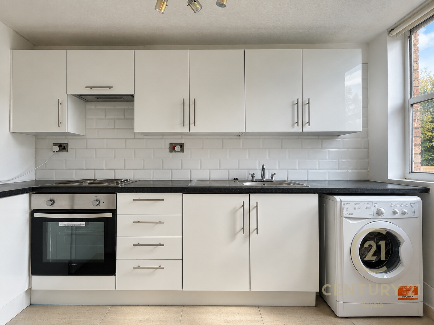Flat Cumberland House in Greater London