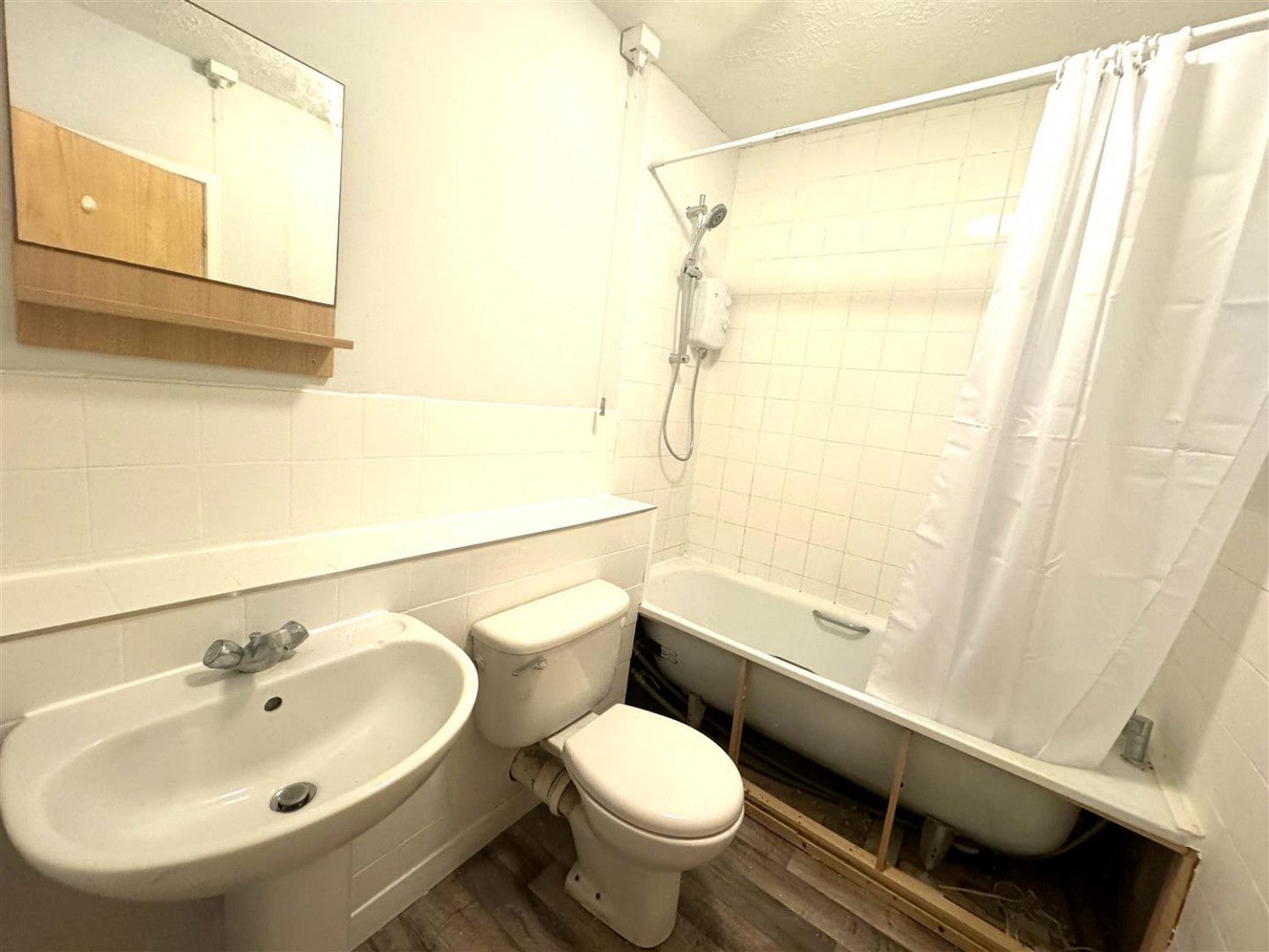 Flat Gordon Road in Rushmoor