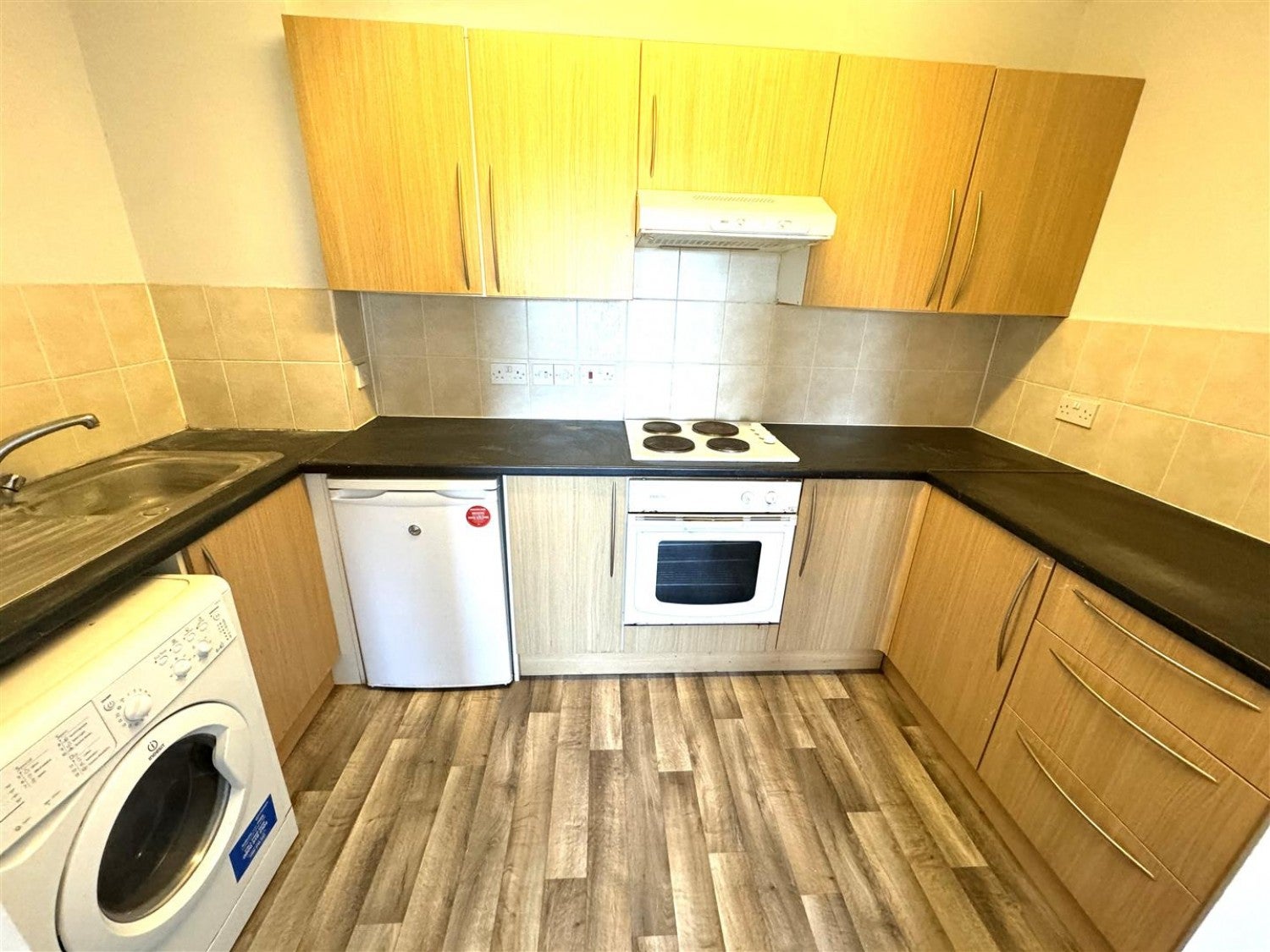 Flat Gordon Road in Rushmoor