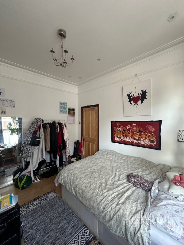 Room St Ann's Road in Greater London