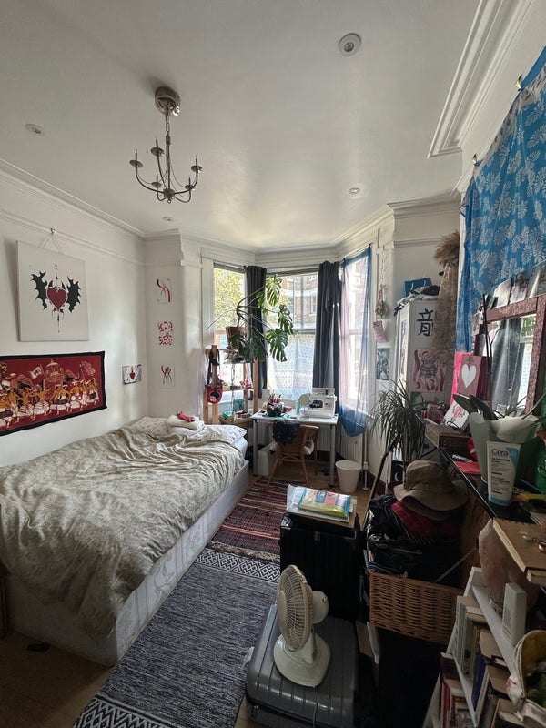 Room St Ann's Road in Greater London
