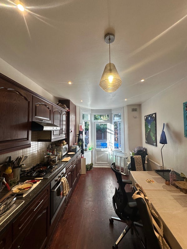 Room St Ann's Road in Greater London