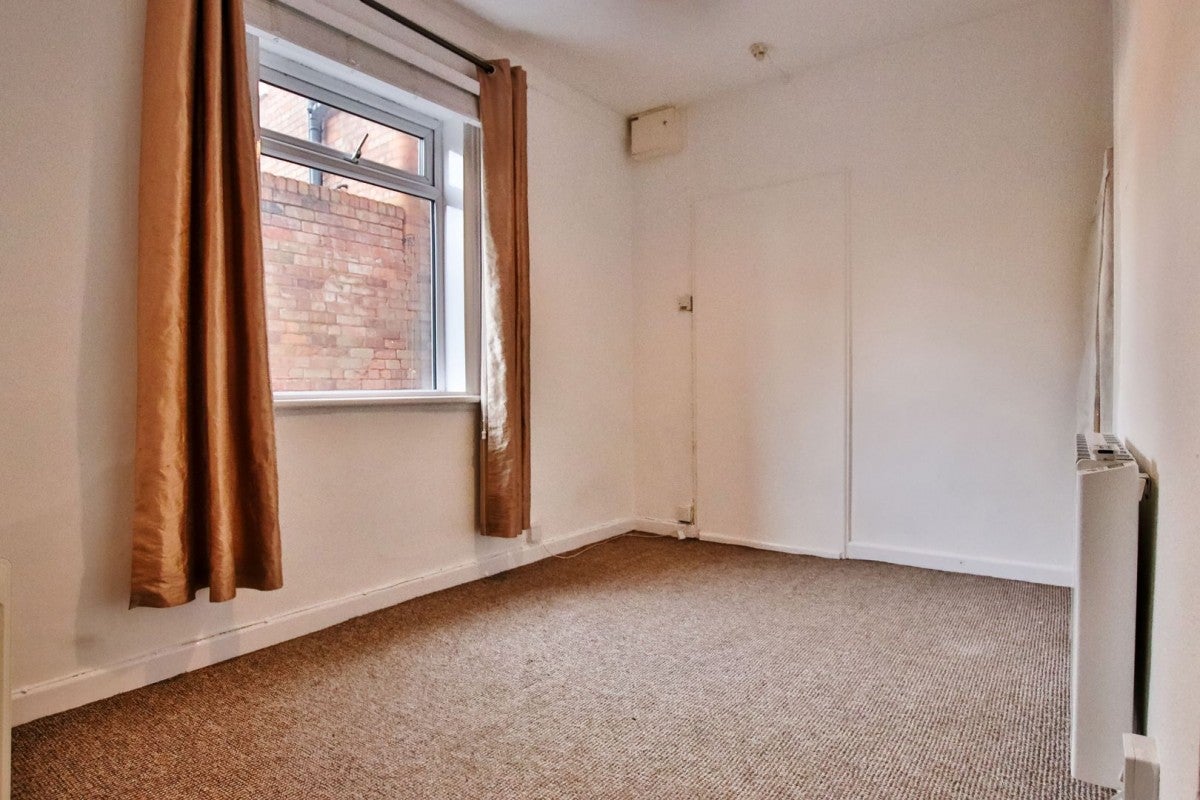 Flat Ombersley Road in Worcester