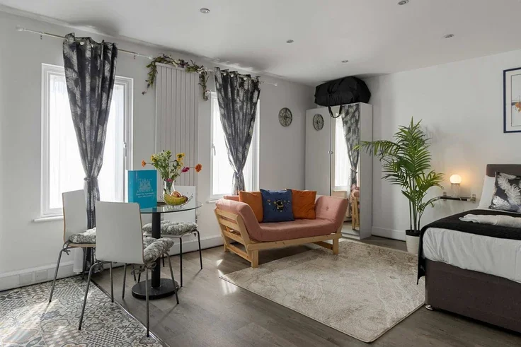 Flat Charlotte Mews in Exeter