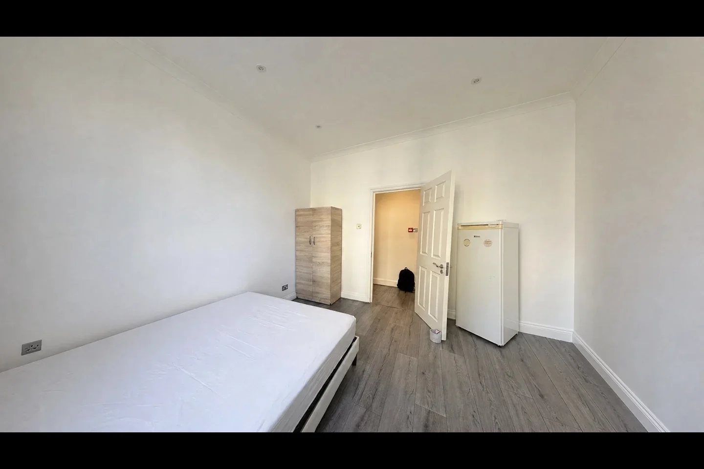 Room Chicksand Street in Greater London