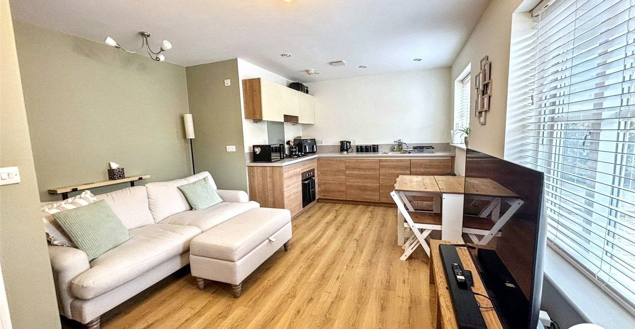 Flat Talehangers Close in London