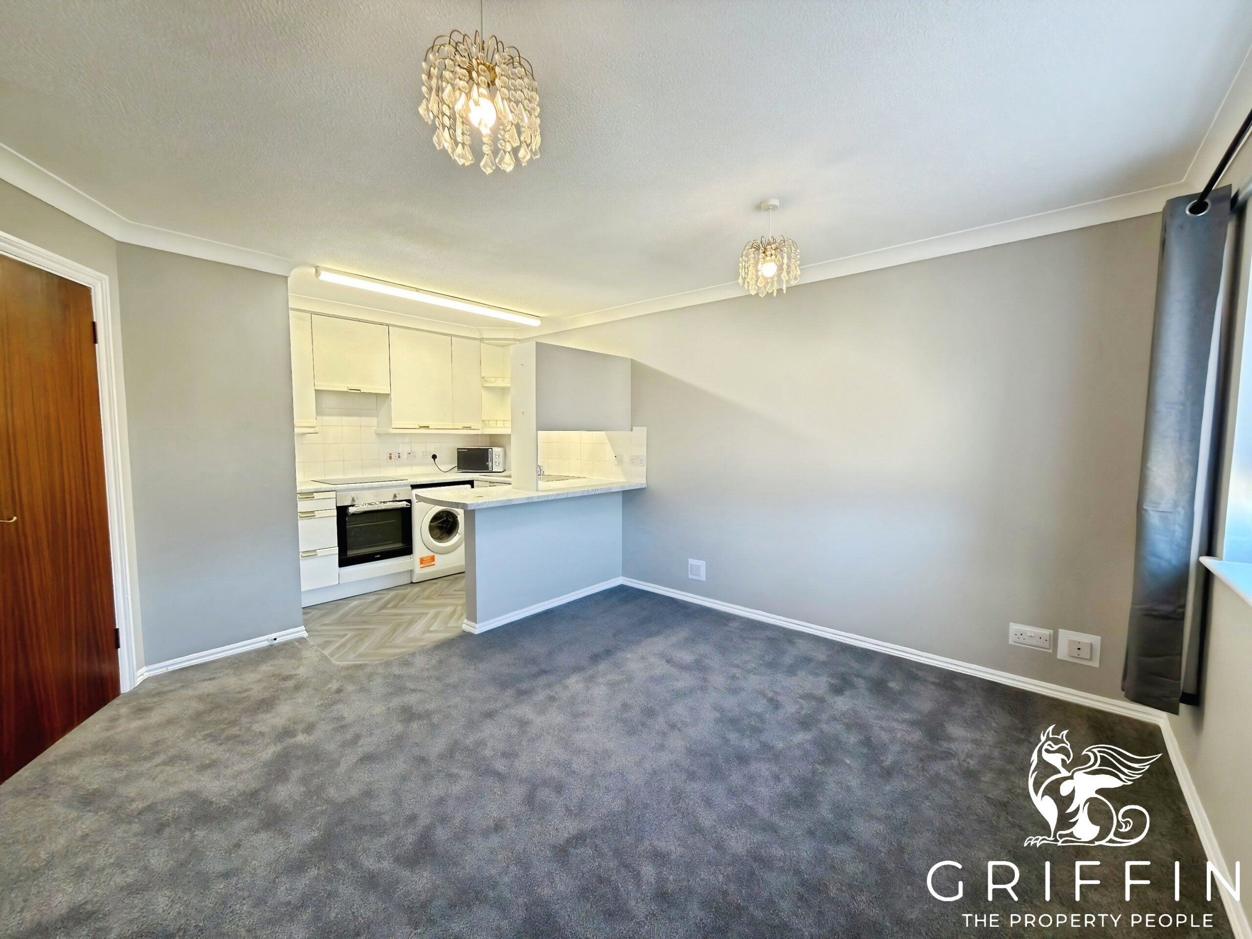 Flat Vicarage Square in Grays