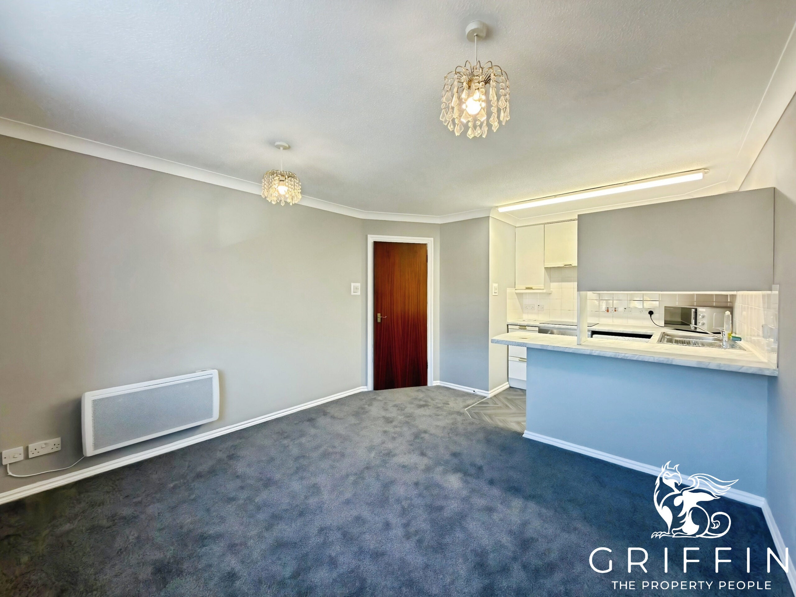 Flat Vicarage Square in Grays