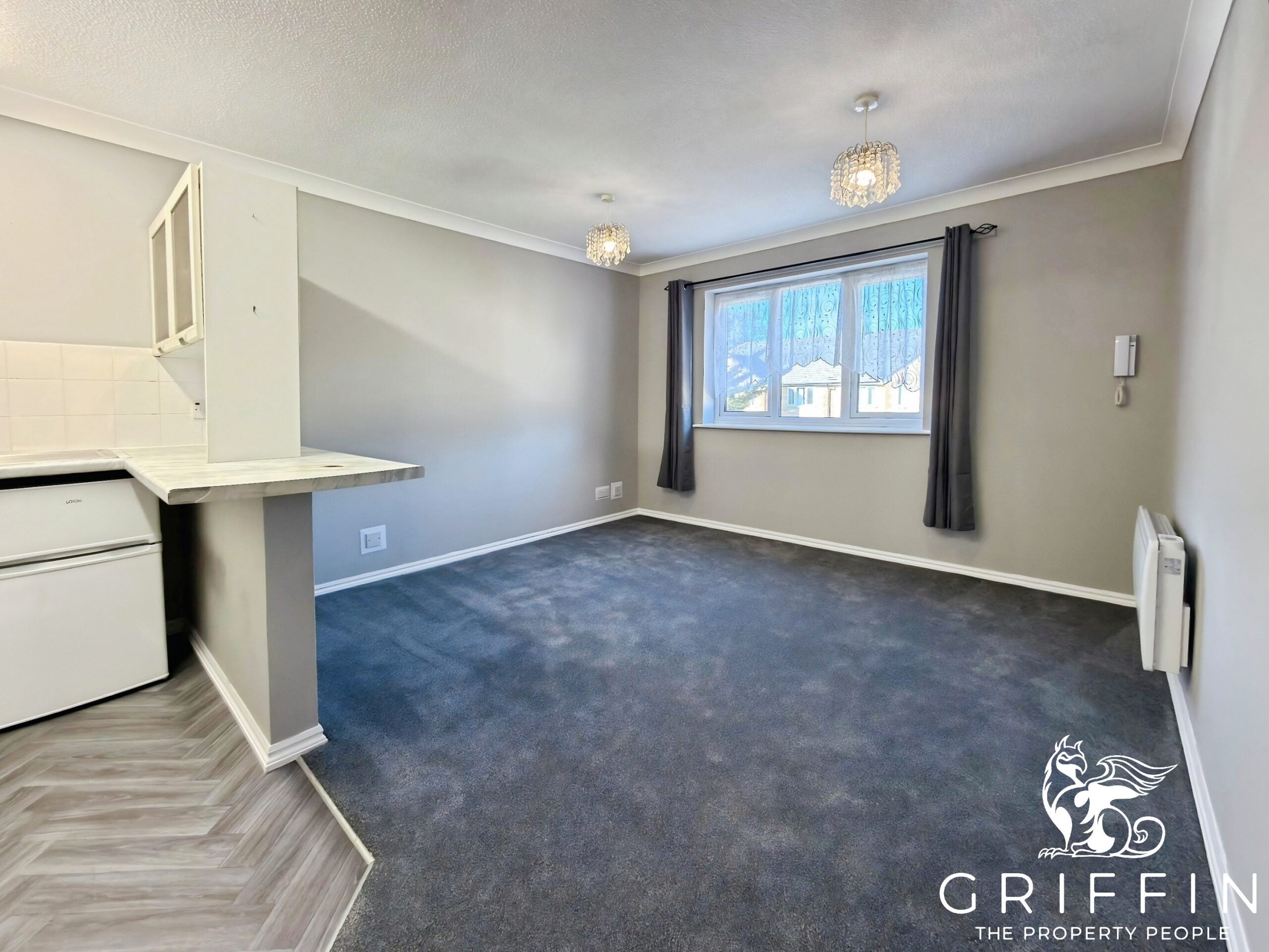 Flat Vicarage Square in Grays