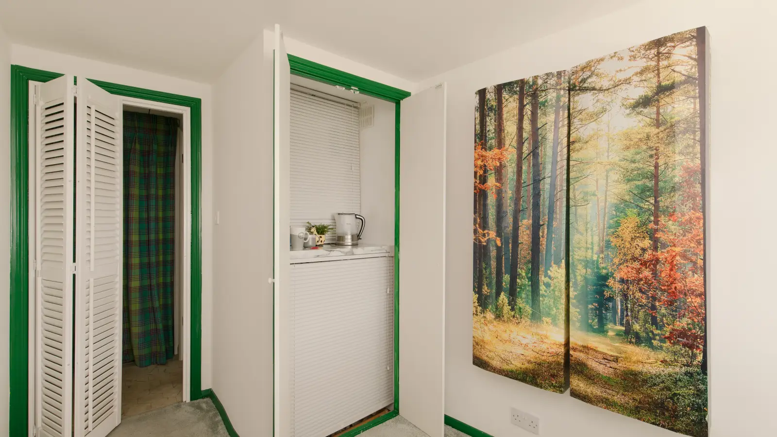 Flat Clayponds Avenue in Greater London