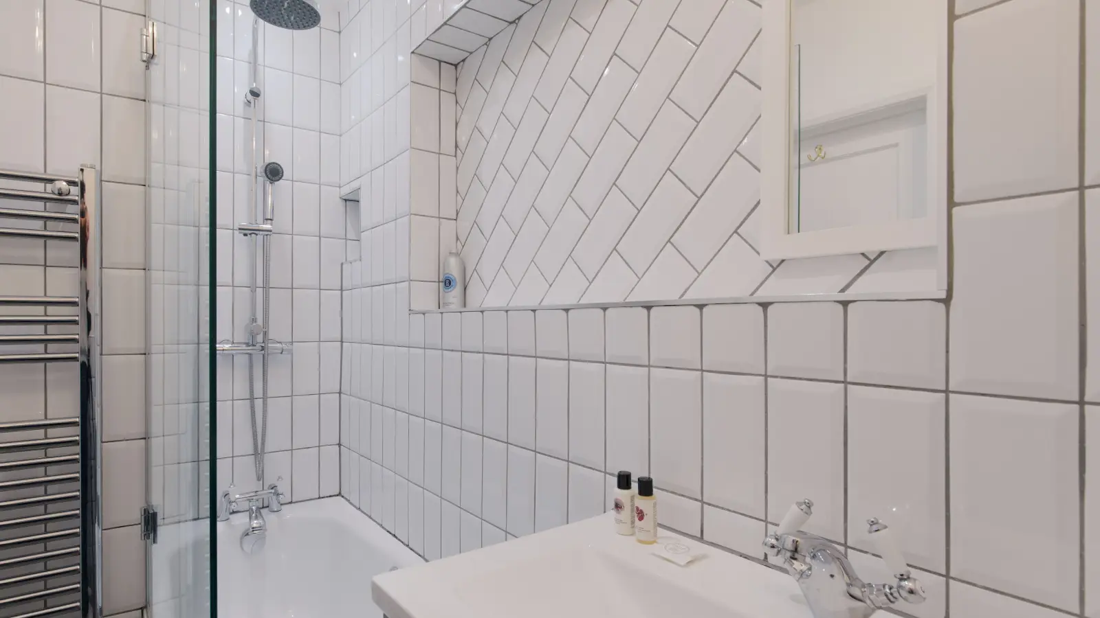 Flat Clayponds Avenue in Greater London