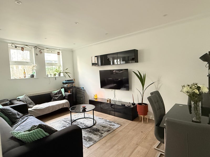 Flat Manchester Road in Greater London