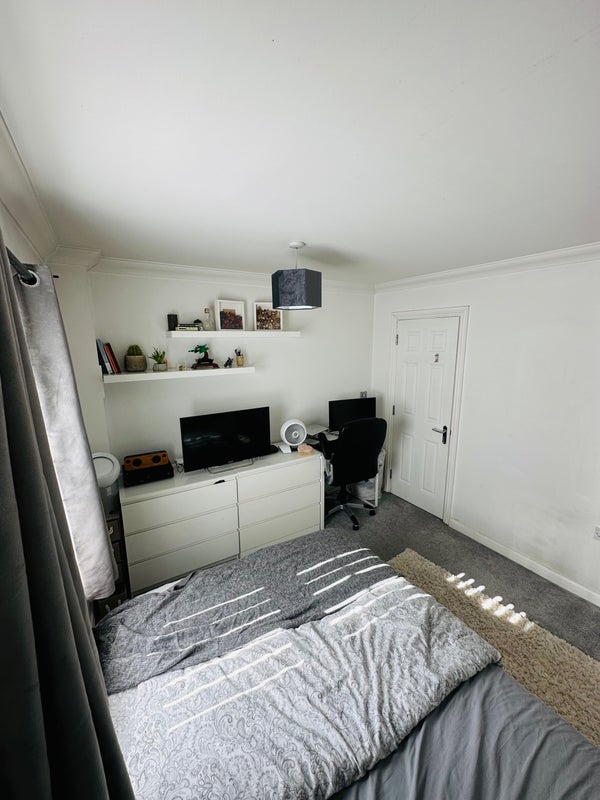 Flat Manchester Road in Greater London
