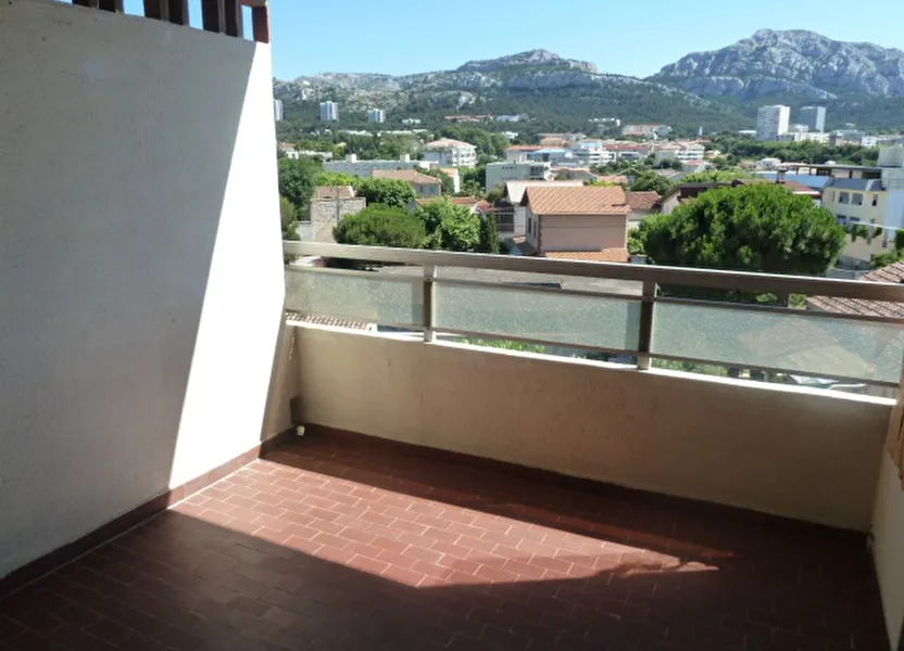 Flat Boulevard des Neiges in Marseille