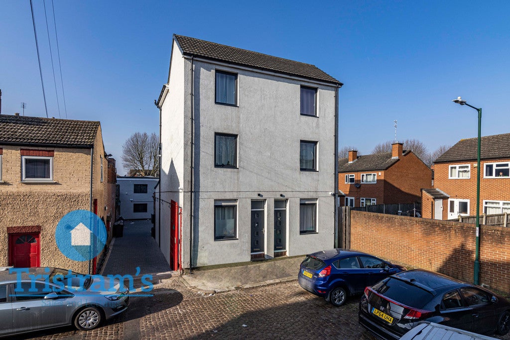 Room Bulwer Road in Nottingham