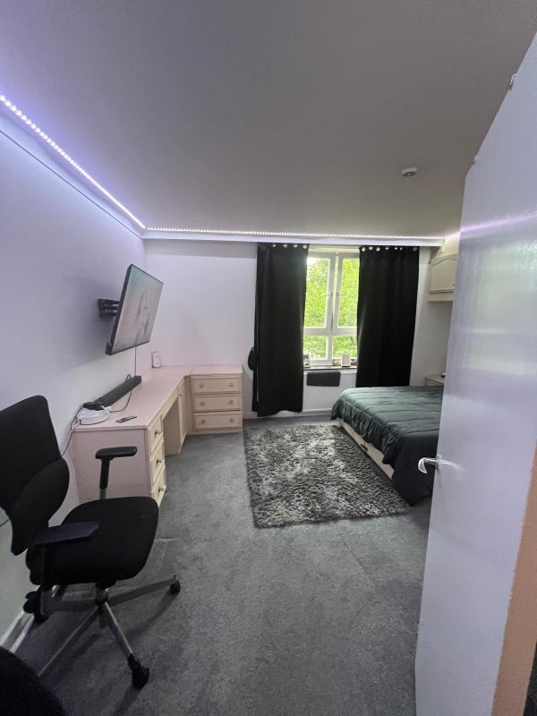 Room Kersfield Road in Greater London