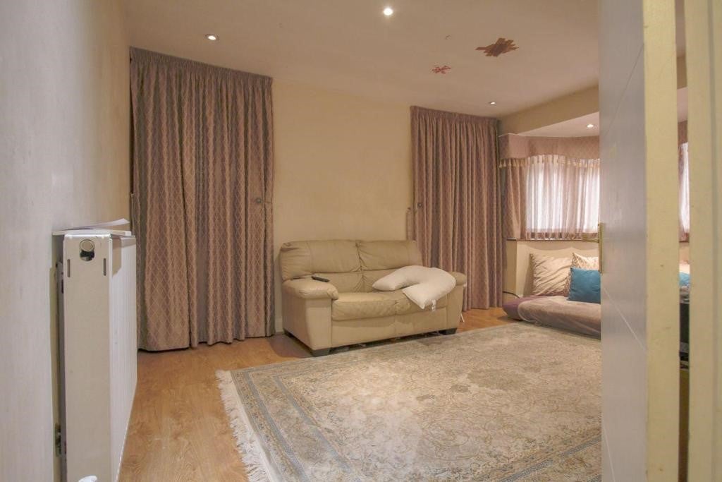 House Birchen Grove in Greater London